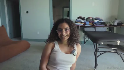 She Is Bored - Video Tendance HD | Jeux de Rue