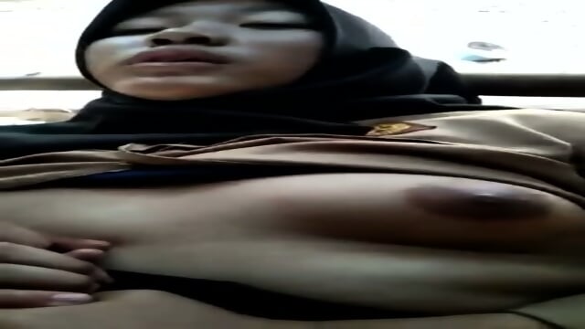 CROT DI DALEM CEWEK NYA NANGIS FULL DI https://s.id/bocilsempit - Video Porno Gratuite HD | Jeux de Rue