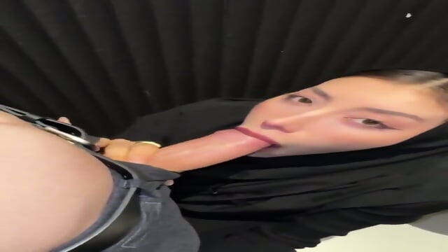 Arab Girl Gives Blowjob In Toilet Wearing Hijab - Videos Film X Webcam Gratuit Gratuites HD | Jeux de Rue