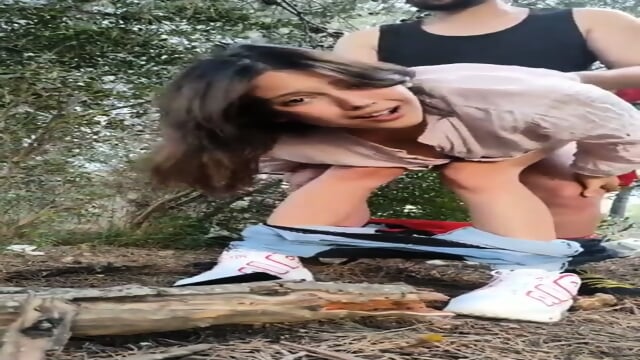 Horny Desi Girl Outdoor Quick Smoking Blowjob & FuckingWith Crempie at end - Video Porno Gratuite HD | Jeux de Rue