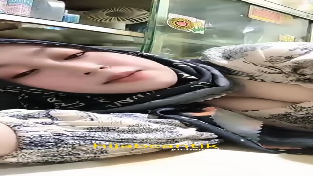 Jilboobs BIGO Indonesia jaga warung - Video Porno Gratuite HD | Jeux de Rue