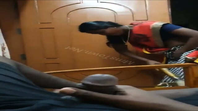 Tharki Guy Flash His Dick â Infront Of Maid Fucking With Owner - Video Porno Gratuite HD | Jeux de Rue