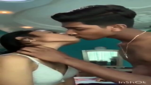 Tamil Teen couple viral - Videos Avaler Amateur Gratuites HD | Jeux de Rue